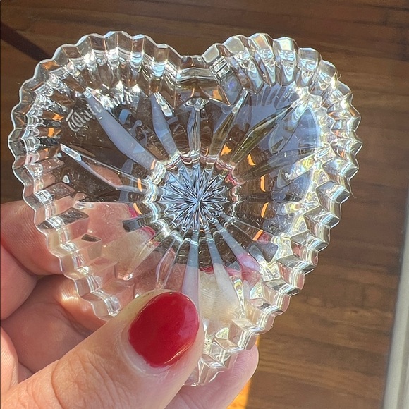 Waterford crystal Heart-Shaped Glass Ring Holder - Picture 4 of 4